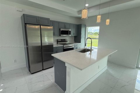 House in Lehigh Acres, Florida 3 bedrooms № 1841258 - photo 5