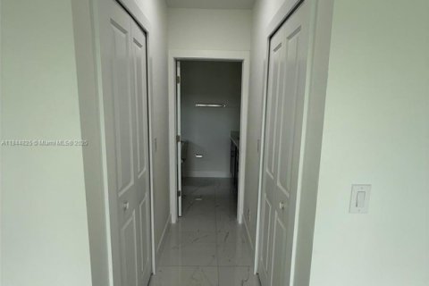 House in Lehigh Acres, Florida 3 bedrooms № 1841258 - photo 10