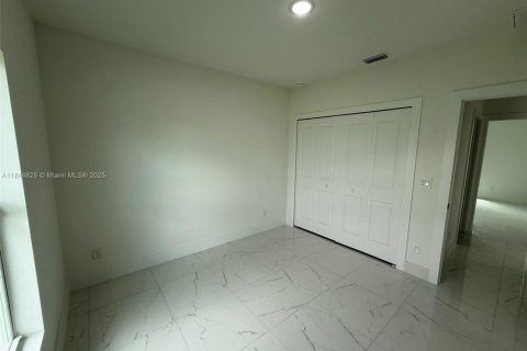 House in Lehigh Acres, Florida 3 bedrooms № 1841258 - photo 12