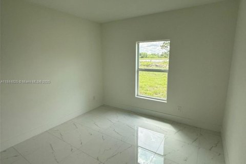 House in Lehigh Acres, Florida 3 bedrooms № 1841258 - photo 16