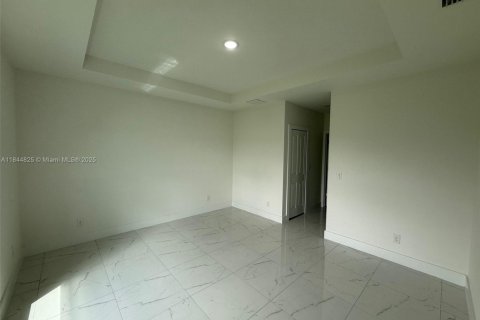 House in Lehigh Acres, Florida 3 bedrooms № 1841258 - photo 9