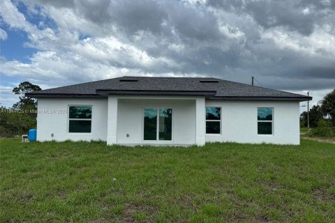 House in Lehigh Acres, Florida 3 bedrooms № 1841258 - photo 23