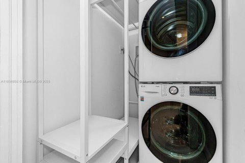 Condo in Miami Beach, Florida  № 1878983 - photo 26