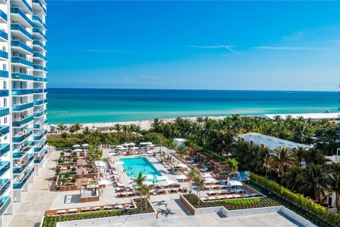 Condo in Miami Beach, Florida  № 1878983 - photo 1