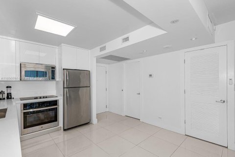 Condo in Miami Beach, Florida  № 1878983 - photo 17