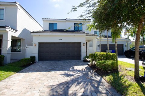 Casa en venta en Pompano Beach, Florida, 3 dormitorios, 135.17 m2 № 1974033 - foto 1