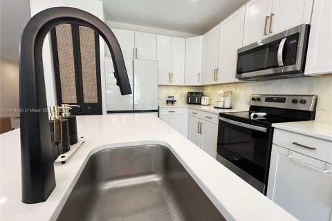 Casa en venta en Pompano Beach, Florida, 3 dormitorios, 135.17 m2 № 1974033 - foto 10