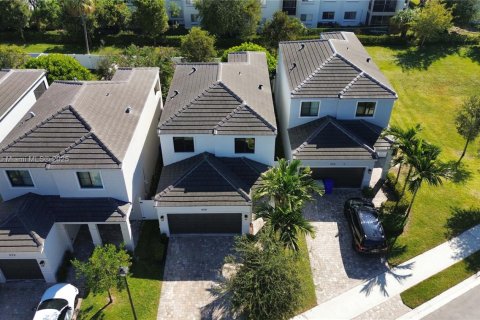 Casa en venta en Pompano Beach, Florida, 3 dormitorios, 135.17 m2 № 1974033 - foto 2