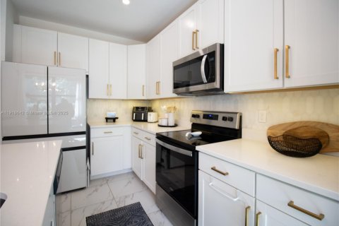 Casa en venta en Pompano Beach, Florida, 3 dormitorios, 135.17 m2 № 1974033 - foto 12