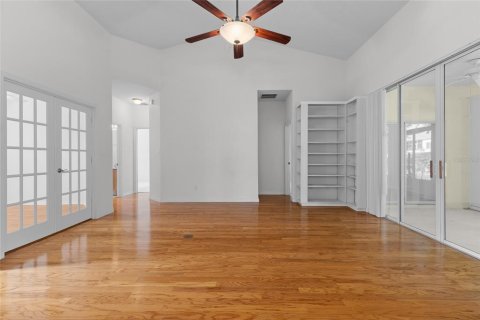 House in Leesburg, Florida 2 bedrooms, 153.57 sq.m. № 2211017 - photo 7