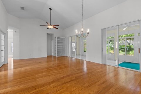 House in Leesburg, Florida 2 bedrooms, 153.57 sq.m. № 2211017 - photo 4