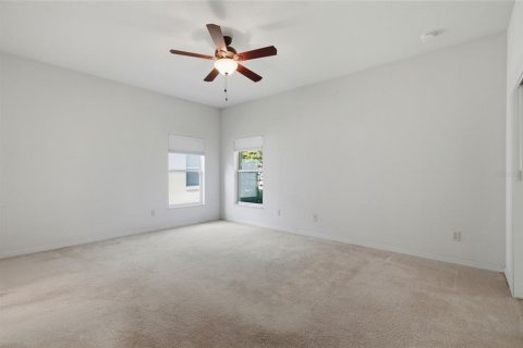 House in Leesburg, Florida 2 bedrooms, 153.57 sq.m. № 2211017 - photo 15