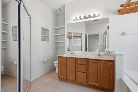 House in Leesburg, Florida 2 bedrooms, 153.57 sq.m. № 2211017 - photo 17