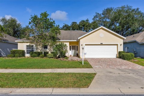 House in Leesburg, Florida 2 bedrooms, 153.57 sq.m. № 2211017