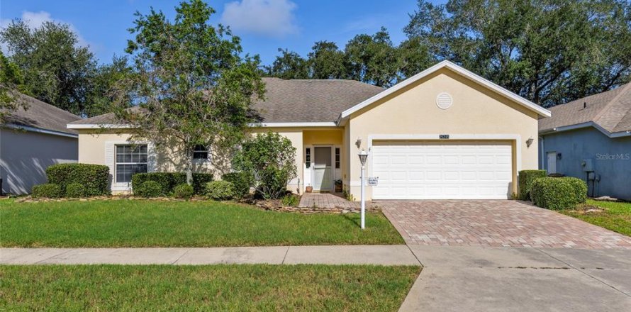 House in Leesburg, Florida 2 bedrooms, 153.57 sq.m. № 2211017