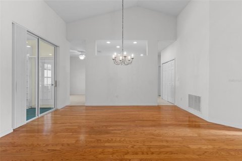 House in Leesburg, Florida 2 bedrooms, 153.57 sq.m. № 2211017 - photo 6