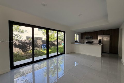 Villa ou maison à vendre à Florida City, Floride: 5 chambres, 176.7 m2 № 2412769 - photo 4