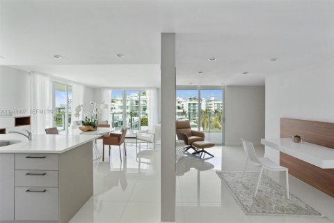 Condominio en venta en Bay Harbor Islands, Florida, 2 dormitorios, 104.79 m2 № 2046240 - foto 5