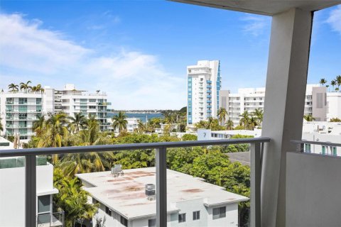 Condominio en venta en Bay Harbor Islands, Florida, 2 dormitorios, 104.79 m2 № 2046240 - foto 28