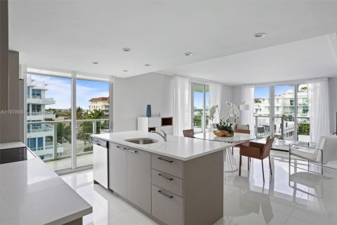 Condominio en venta en Bay Harbor Islands, Florida, 2 dormitorios, 104.79 m2 № 2046240 - foto 8
