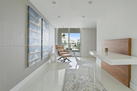 Condominio en venta en Bay Harbor Islands, Florida, 2 dormitorios, 104.79 m2 № 2046240 - foto 17