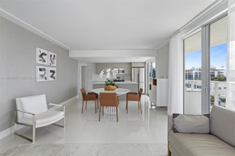 Condominio en venta en Bay Harbor Islands, Florida, 2 dormitorios, 104.79 m2 № 2046240 - foto 12