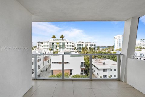 Condominio en venta en Bay Harbor Islands, Florida, 2 dormitorios, 104.79 m2 № 2046240 - foto 27