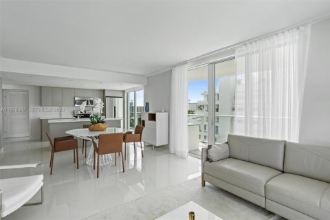 Condominio en venta en Bay Harbor Islands, Florida, 2 dormitorios, 104.79 m2 № 2046240 - foto 13