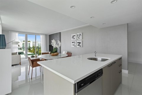 Condominio en venta en Bay Harbor Islands, Florida, 2 dormitorios, 104.79 m2 № 2046240 - foto 6