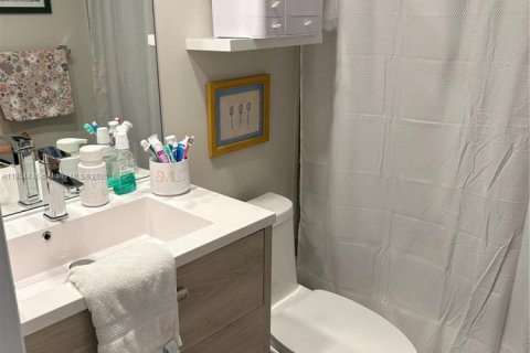 Condo in Key Biscayne, Florida, 2 bedrooms  № 1755736 - photo 10