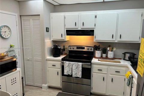 Condo in Key Biscayne, Florida, 2 bedrooms  № 1755736 - photo 23