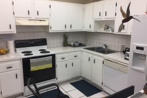 Condo in Key Biscayne, Florida, 2 bedrooms  № 1755736 - photo 8