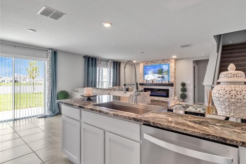 House in Wimauma, Florida 5 bedrooms, 248.42 sq.m. № 1834886 - photo 11