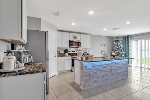 House in Wimauma, Florida 5 bedrooms, 248.42 sq.m. № 1834886 - photo 6