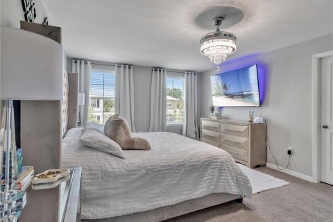 House in Wimauma, Florida 5 bedrooms, 248.42 sq.m. № 1834886 - photo 20