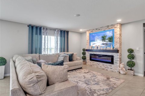 House in Wimauma, Florida 5 bedrooms, 248.42 sq.m. № 1834886 - photo 14