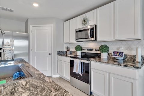 House in Wimauma, Florida 5 bedrooms, 248.42 sq.m. № 1834886 - photo 12