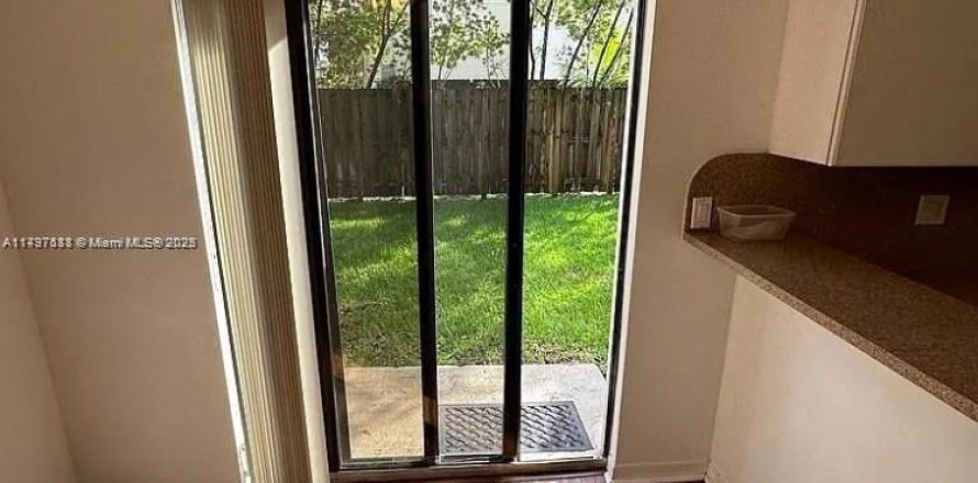 Condominio en Cutler Bay, Florida, 3 dormitorios № 1861114