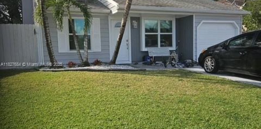 House in Boca Raton, Florida 2 bedrooms, 107.21 sq.m. № 1809420