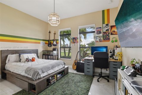 Casa en venta en Miami, Florida, 4 dormitorios, 241.82 m2 № 2002652 - foto 30