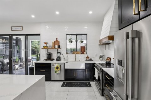 Casa en venta en Miami, Florida, 4 dormitorios, 241.82 m2 № 2002652 - foto 22