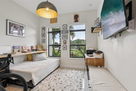 Casa en venta en Miami, Florida, 4 dormitorios, 241.82 m2 № 2002652 - foto 24