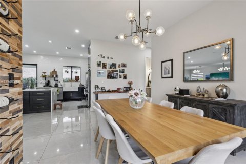 Casa en venta en Miami, Florida, 4 dormitorios, 241.82 m2 № 2002652 - foto 14