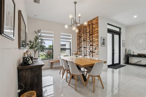 Casa en venta en Miami, Florida, 4 dormitorios, 241.82 m2 № 2002652 - foto 12