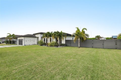 Casa en venta en Miami, Florida, 4 dormitorios, 241.82 m2 № 2002652 - foto 5