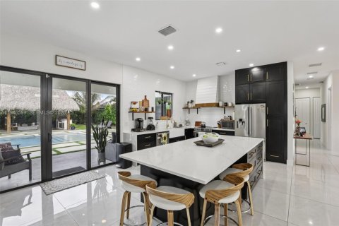 Casa en venta en Miami, Florida, 4 dormitorios, 241.82 m2 № 2002652 - foto 19