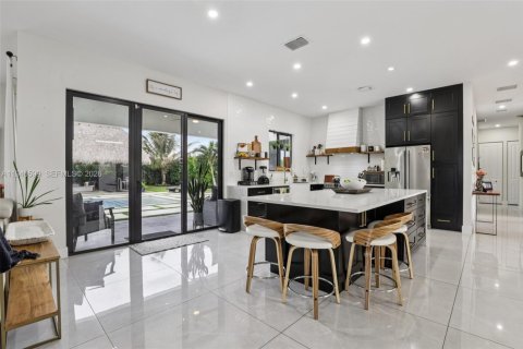 Casa en venta en Miami, Florida, 4 dormitorios, 241.82 m2 № 2002652 - foto 23