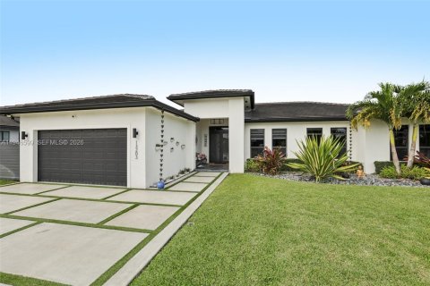 Casa en venta en Miami, Florida, 4 dormitorios, 241.82 m2 № 2002652 - foto 3