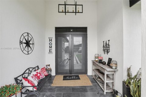 Casa en venta en Miami, Florida, 4 dormitorios, 241.82 m2 № 2002652 - foto 4