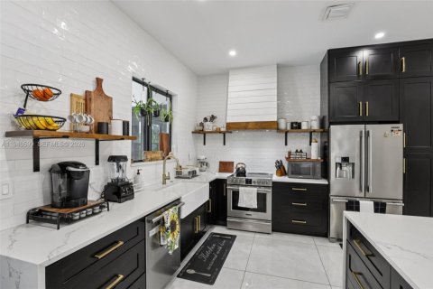 Casa en venta en Miami, Florida, 4 dormitorios, 241.82 m2 № 2002652 - foto 21